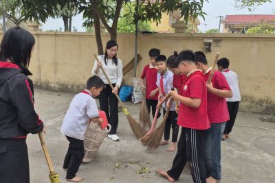 TRƯỜNG TIỂU HỌC NGUYÊN LÝ RA QUÂN TỔNG DỌN VỆ SINH MÔI TRƯỜNG CHÀO MỪNG BẦU CỬ QUỐC HỘI